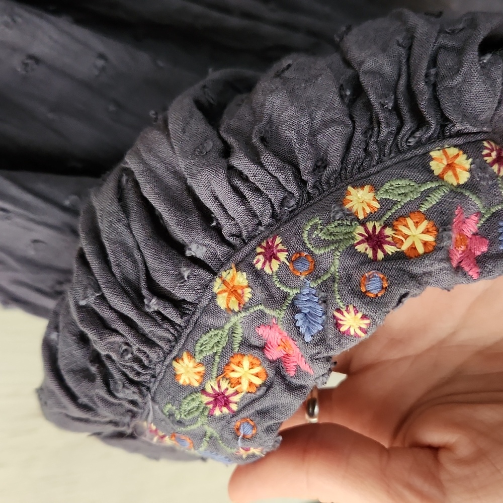 Solitaire Slate Blue Embroidered Blouse Size Medium - Picture 4 of 6